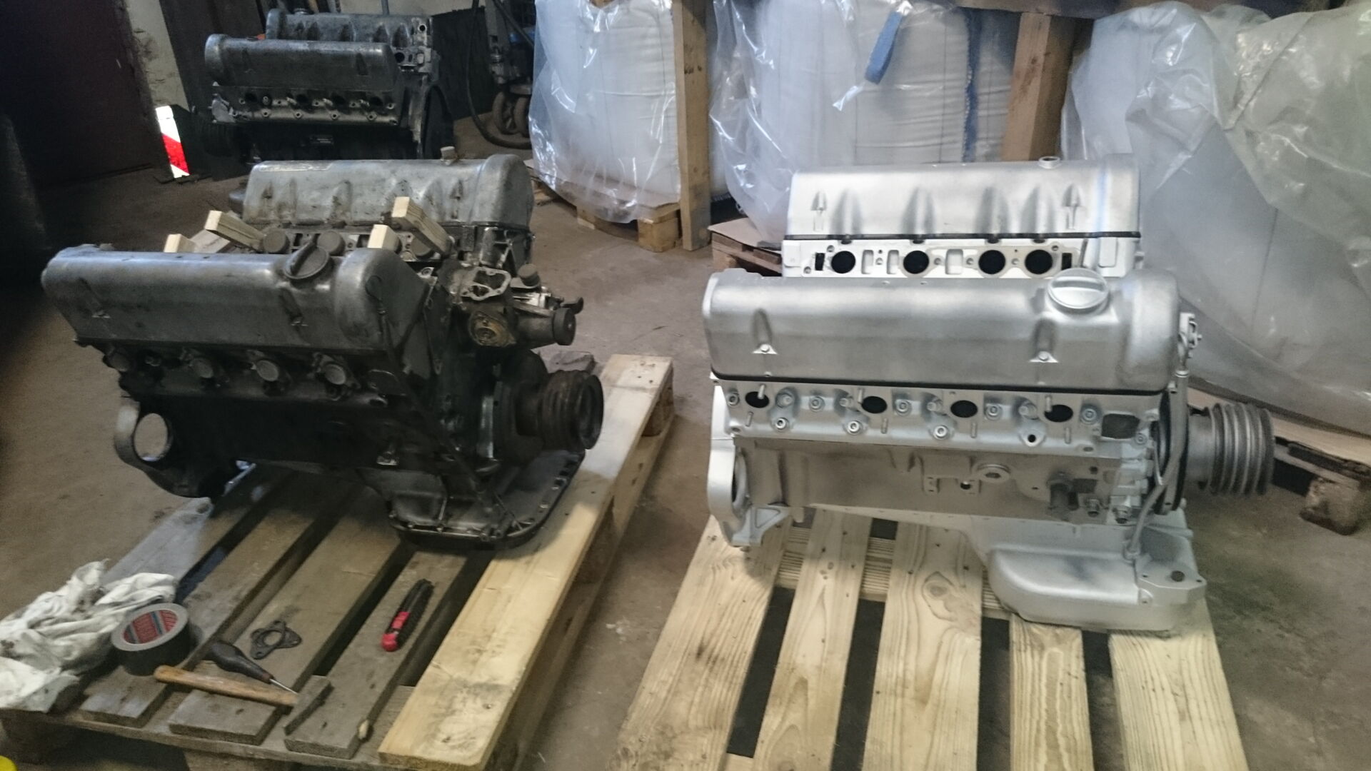  Rundes Metallbauteil im Strahlprozess