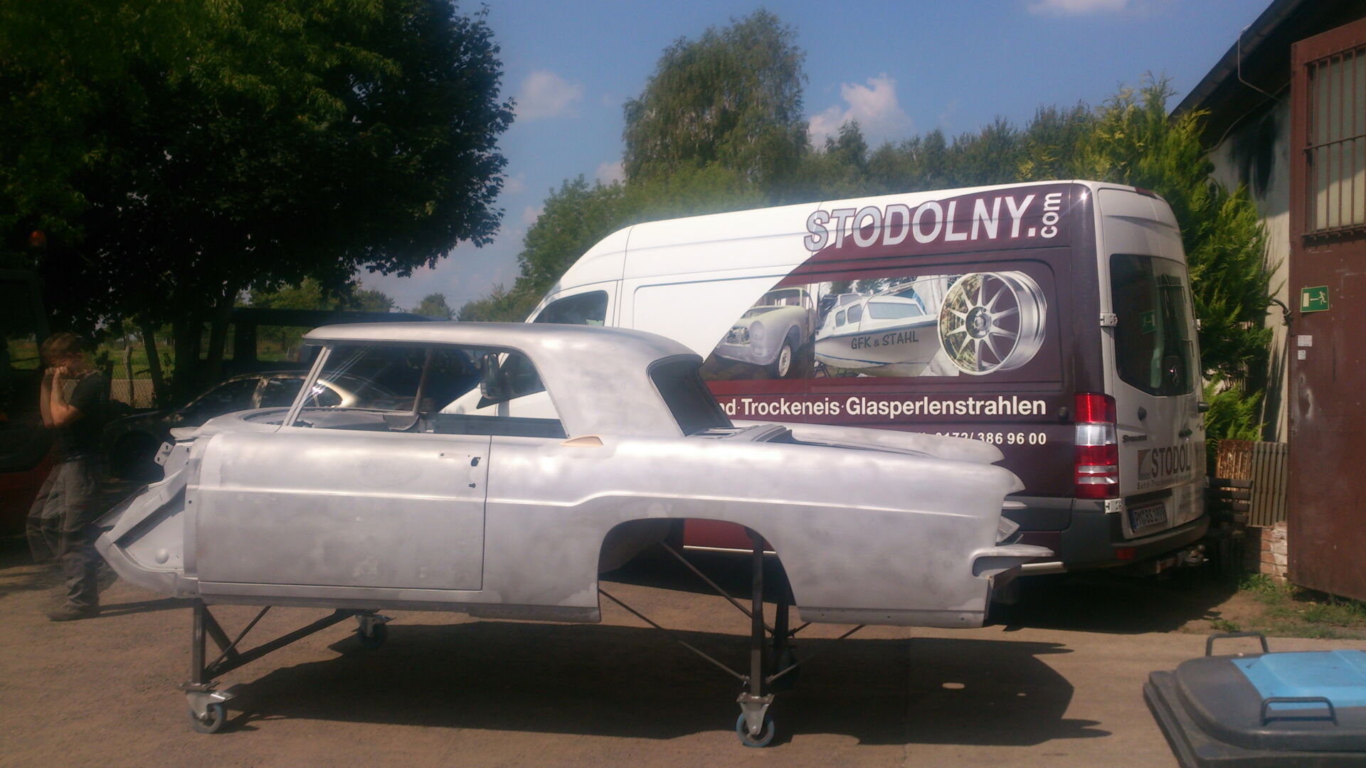  Maschinenteil während der Oberflächenbearbeitung