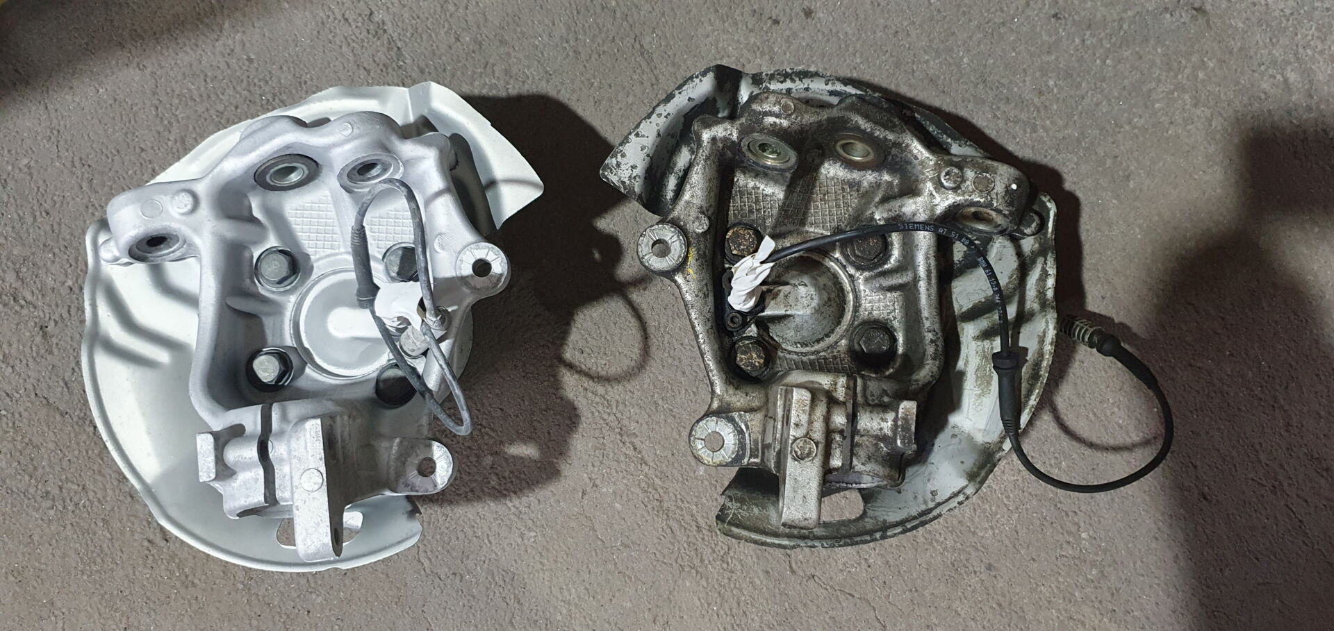  Bauteil im Prozess des Sodastrahlens