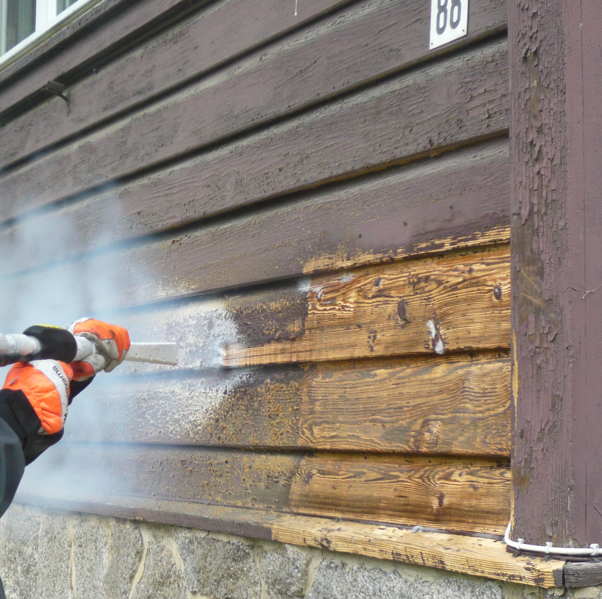  Maschinenteil während des Trockeneisstrahlens